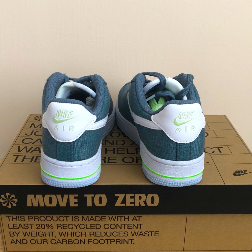 💙💚NIKE AIR FORCE 1 ‘07 SNEAKERS💚💙 - Picture 4 of 8